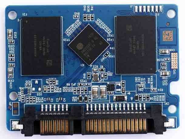 the-component-side-there-are-another-two-flash-memory-chips-and-the-controller-chip.jpg