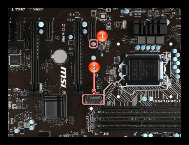 raskruchivanie-vinta-i-vstavka-ssd-v-razyom-m.2-na-materinskoj-plate.png