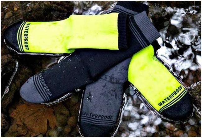 best-waterproof-socks-stay-warm-and-dry-when_12.jpg