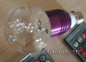 E27-3W-4200K-1-LED-RGB-лампочка-с-ДУ-300x215.png