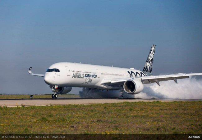 A350-1000-flooded-runway-.jpg