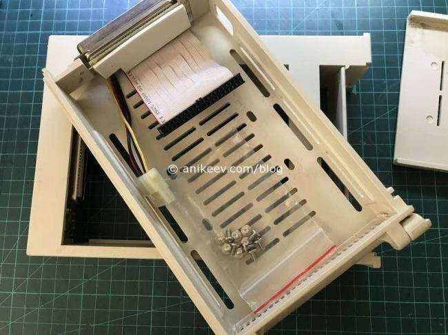 ide-hard-disc-drive-mobile-rack-4.jpg