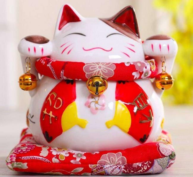 6-inch-Maneki-Neko-Ceramic-Chinese-Lucky-Cat-Beckoning-Fortune-Cat-Figurines-Lucky-Charm-Money-Box_cr.jpg