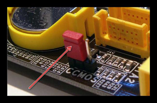 Dzhamper-Clear-CMOS-na-materinskoy-plate.png